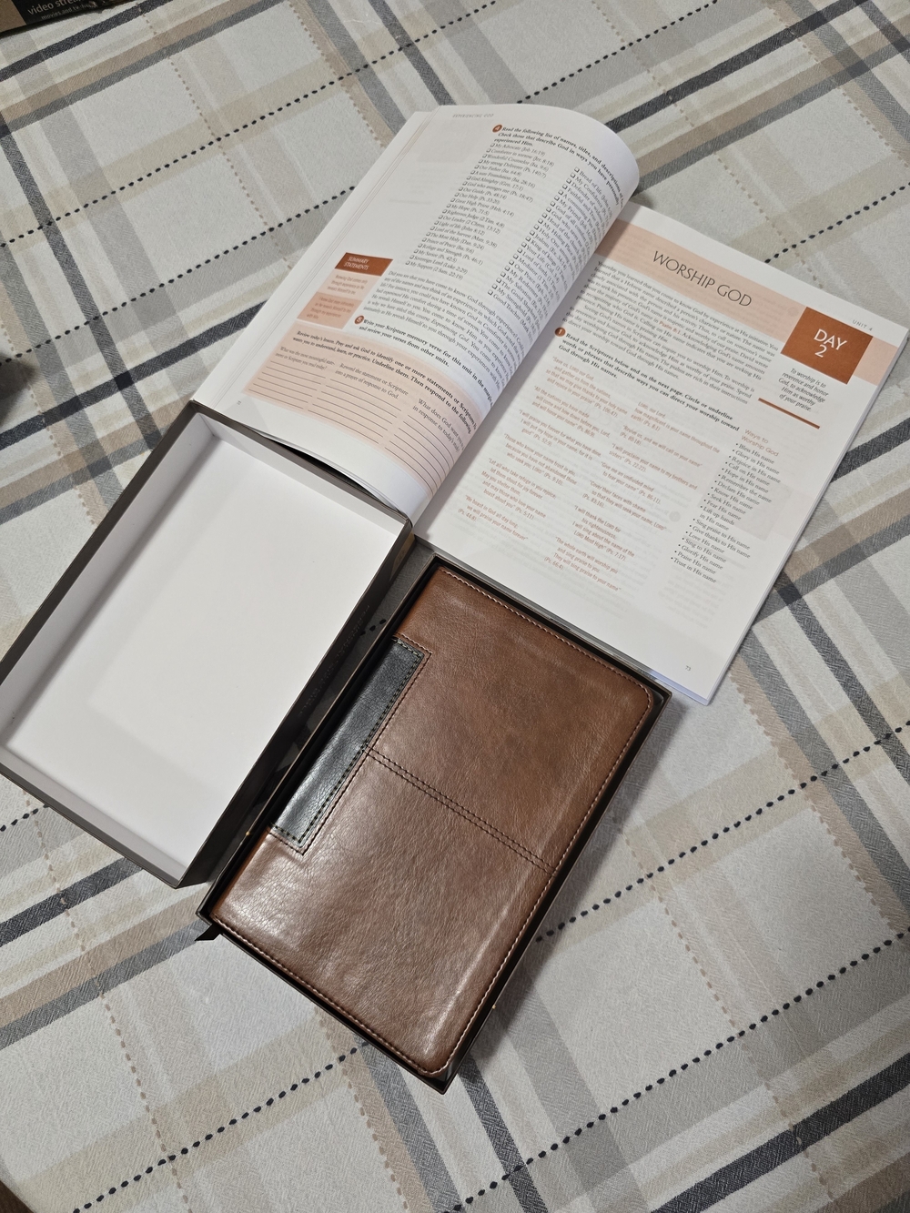 Bible Set, Holman CSB Bible and Blackberry/King Bible Study - Picture 2 of 12